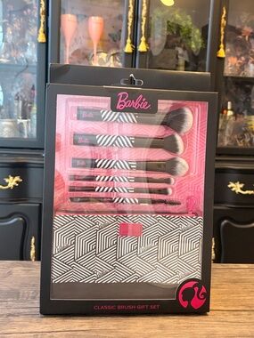 Impressions Vanity Barbie
Classic Brush Gift Set